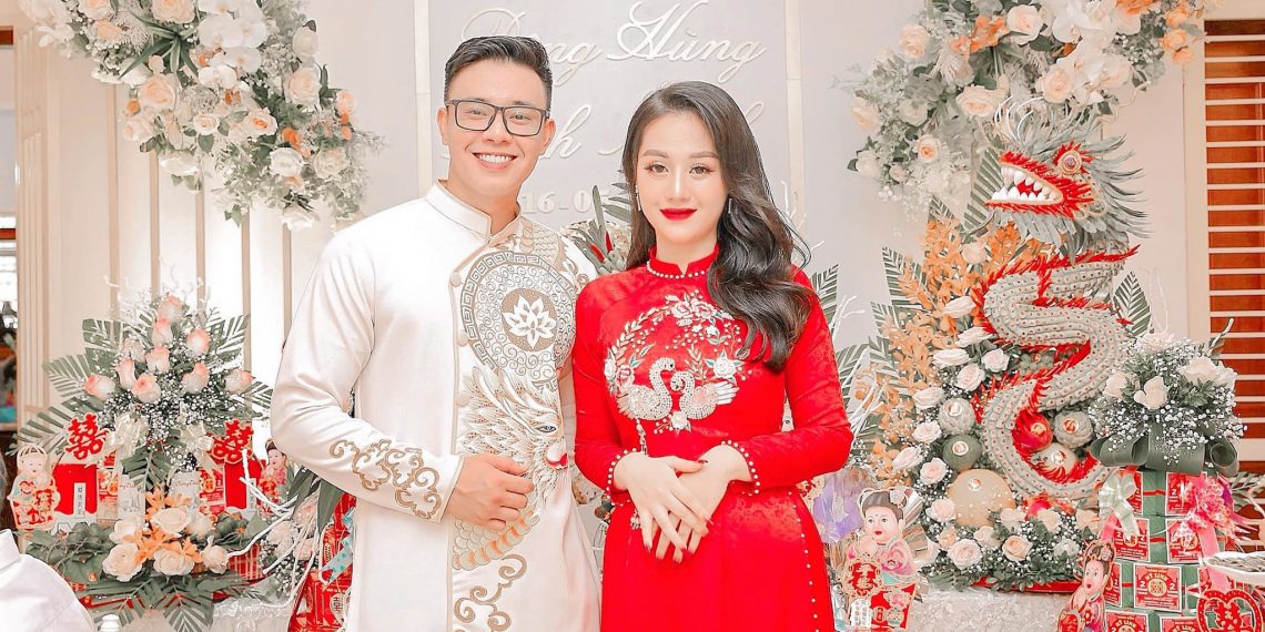 Tuyển tập những mẫu áo dài đám hỏi tinh tế dành cho cặp đôi sắp vu quy 1 Tuyển tập những mẫu áo dài đám hỏi tinh tế dành cho cặp đôi sắp vu quy