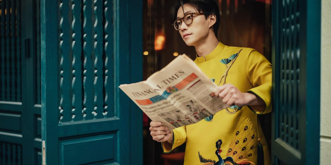 Bộ sưu tập mẫu áo dài thêu đẹp cho nam giới ấn tượng